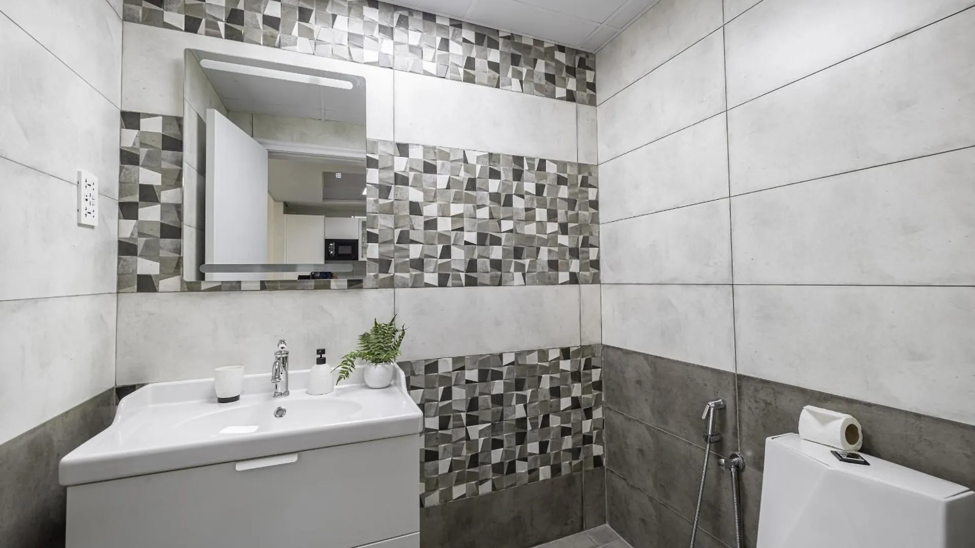 Apartment Cozy And Spacious Apartment- 5Min Walk To Metro Dubai