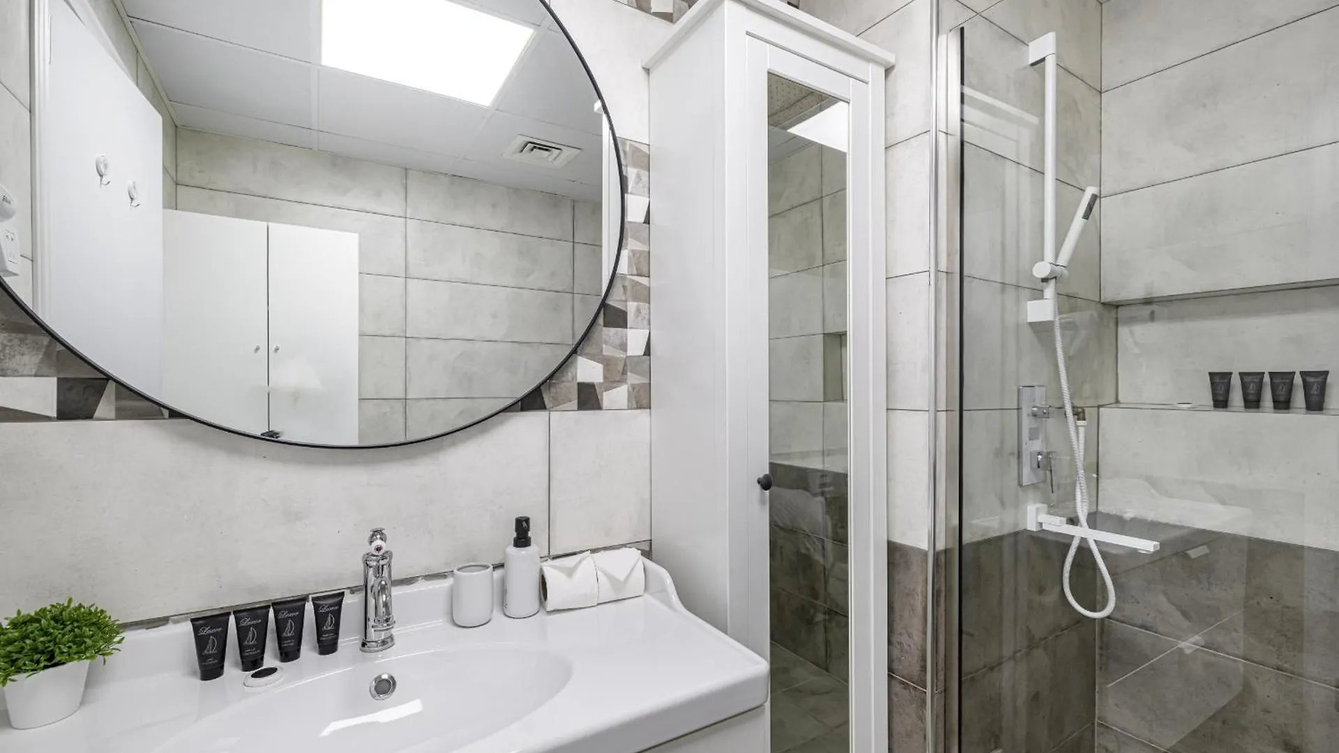 Cozy And Spacious Apartment- 5Min Walk To Metro Дубай Апартаменты